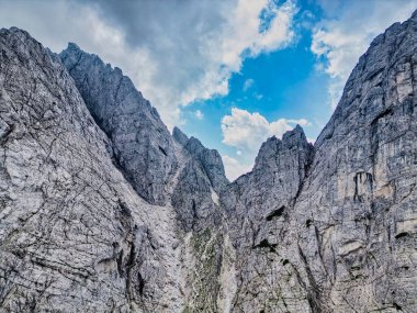 Güzel manzara, doğa. Vahşi dağlar, Grauzaria. Friuli. 
