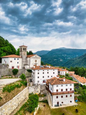 San Giovanni d 'Antro dağ köyünün güzel manzarası.