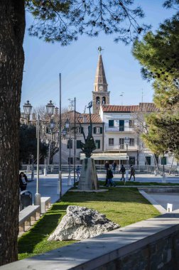 Eski Grado adası. mimari ve tarih.