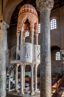 Grado Adası 'ndaki antik kilise. mimari ve tarih