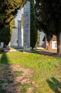 İtalyan şehrinin güzel mimarisi. Antik Aquileia.   