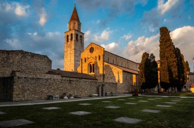 İtalyan şehrinin güzel mimarisi. Antik Aquileia.   