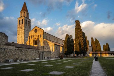 İtalyan şehrinin güzel mimarisi. Antik Aquileia.   