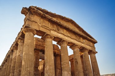 Agrigento, Tapınaklar Vadisi. Antik arkeolojik alan ve Helenistik kökenli tapınaklar. Unesco.