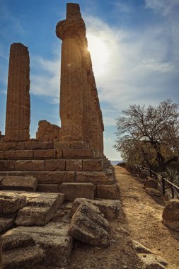 Agrigento, Tapınaklar Vadisi. Antik arkeolojik alan ve Helenistik kökenli tapınaklar. Unesco.