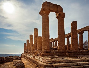 Agrigento, Tapınaklar Vadisi. Antik arkeolojik alan ve Helenistik kökenli tapınaklar. Unesco.
