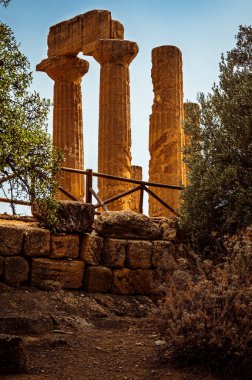 Agrigento, Tapınaklar Vadisi. Antik arkeolojik alan ve Helenistik kökenli tapınaklar. Unesco.