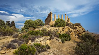 Agrigento, Tapınaklar Vadisi. Antik arkeolojik alan ve Helenistik kökenli tapınaklar. Unesco.