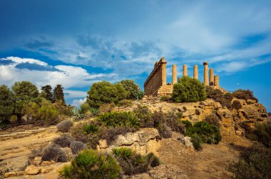 Agrigento, Tapınaklar Vadisi. Antik arkeolojik alan ve Helenistik kökenli tapınaklar. Unesco.