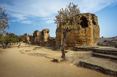 Agrigento, Tapınaklar Vadisi. Antik arkeolojik alan ve Helenistik kökenli tapınaklar. Unesco.