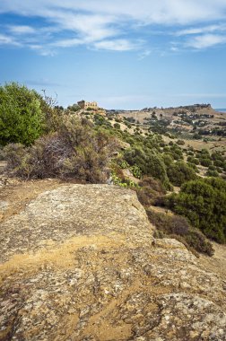 Tapınaklar Vadisi (Valle dei Templi), MÖ 5. yüzyılda inşa edilen antik bir Yunan tapınağı olan Konkordiya Tapınağı, Agrigento, Sicilya. Concordia Tapınağı, Agrigento, Sicilya, İtalya