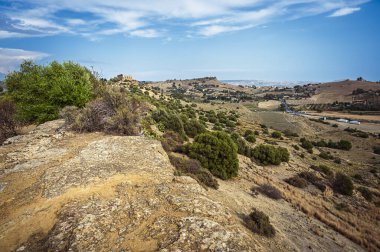 Tapınaklar Vadisi (Valle dei Templi), MÖ 5. yüzyılda inşa edilen antik bir Yunan tapınağı olan Konkordiya Tapınağı, Agrigento, Sicilya. Concordia Tapınağı, Agrigento, Sicilya, İtalya