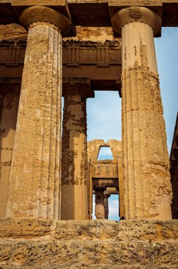 Agrigento, Tapınaklar Vadisi. Antik arkeolojik alan ve Helenistik kökenli tapınaklar. Unesco.