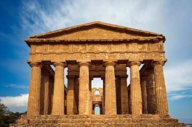 Agrigento, Tapınaklar Vadisi. Antik arkeolojik alan ve Helenistik kökenli tapınaklar. Unesco.
