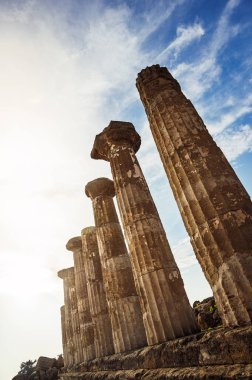Tapınaklar Vadisi (Valle dei Templi), MÖ 5. yüzyılda inşa edilen antik bir Yunan tapınağı olan Konkordiya Tapınağı, Agrigento, Sicilya. Concordia Tapınağı, Agrigento, Sicilya, İtalya