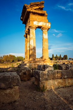 Tapınaklar Vadisi (Valle dei Templi), MÖ 5. yüzyılda inşa edilen antik bir Yunan tapınağı olan Konkordiya Tapınağı, Agrigento, Sicilya. Concordia Tapınağı, Agrigento, Sicilya, İtalya