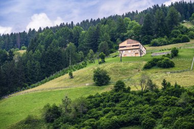Alta Val Pusteria 'nın panoramik görüntüsü. Güney Tyrol