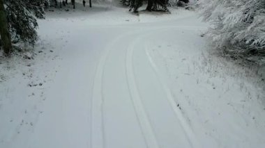 İtalya 'nın Sella Nevea kentindeki Monte Canin Alp Dağları' nın insansız hava aracı görüntüsü