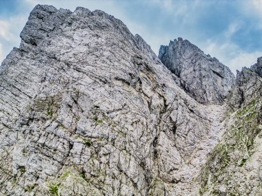 Creta Grauzaria 'daki Carnic Alpleri' nin dağları ve vahşi manzaraları