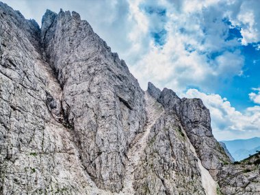 Creta Grauzaria 'daki Carnic Alpleri' nin dağları ve vahşi manzaraları