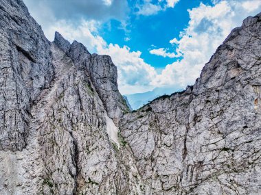 Creta Grauzaria 'daki Carnic Alpleri' nin dağları ve vahşi manzaraları