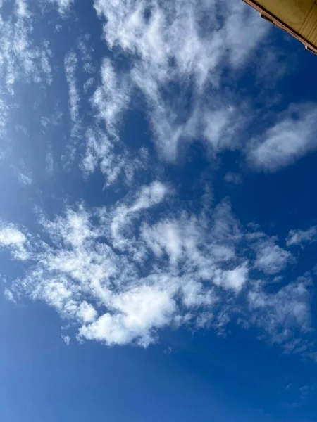 Himmel Mit Weißen Kleinen Wolken — Stockfoto
