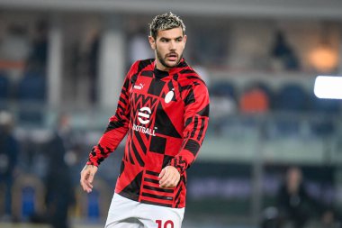İtalyan futbolu Serie A maçında Milan 'ın Theo Hernandez portresi, 16 Ekim 2022' de İtalya 'nın Verona kentindeki Marcantonio Bentegodi stadyumunda Hellas Verona FC Milan (Portreler Arşivi) maçında çekildi.