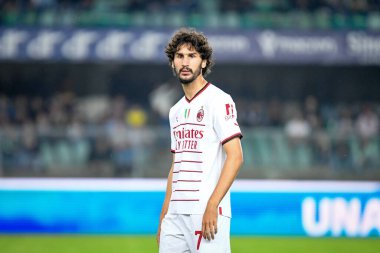 İtalyan futbolu Serie A maçında Milan 'ın Yacine Adli portresi, 16 Ekim 2022' de İtalya 'nın Verona kentindeki Marcantonio Bentegodi Stadyumu' nda Hellas Verona FC 'ye karşı AC Milan (Portreler Arşivi) maçında çekildi.