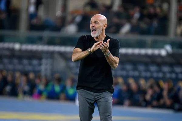Mailands Cheftrainer Stefano Pioli Gestikuliert Während Des Italienischen Fußballspiels Hellas — Stockfoto