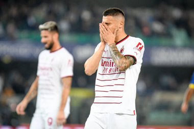 Milan 'ın Rade Krunic portre ümitsizliği İtalyan futbolu Serie A karşılaşmasında, Verona, İtalya' daki Marcantonio Bentegodi stadyumunda Hellas Verona FC Milan (Portreler arşivi) maçında tepki gösterdi.