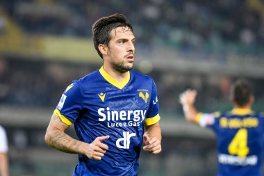 Verona 'nın İtalya futbolu sırasındaki Simone Verdi portresi 16 Ekim 2022' de İtalya 'nın Verona kentindeki Marcantonio Bentegodi Stadyumu' nda oynanan Hellas Verona FC - AC Milan (Portreler Arşivi) maçı sırasında çekildi.