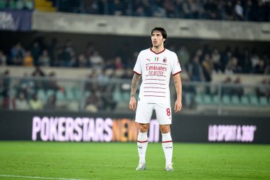 İtalyan futbolu Serie A maçında Milan 'ın Sandro Tonali portresi, 16 Ekim 2022' de İtalya 'nın Verona kentindeki Marcantonio Bentegodi Stadyumu' nda Hellas Verona FC 'ye karşı AC Milan (Portreler Arşivi) maçında çekildi.