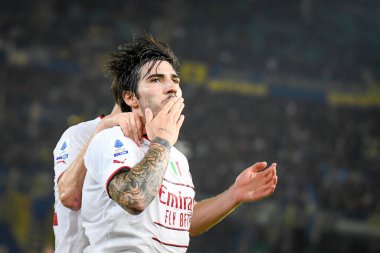 İtalyan futbolu Serie A maçında Milan 'ın Sandro Tonali portresi, 16 Ekim 2022' de İtalya 'nın Verona kentindeki Marcantonio Bentegodi Stadyumu' nda Hellas Verona FC 'ye karşı AC Milan (Portreler Arşivi) maçında çekildi.