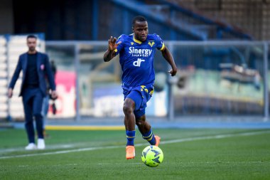 Verona 'nın Yayah Kallon portresi İtalyan futbolu Serie A maçında Hellas Verona FC - AC Monza (portreler arşivi) maçı sırasında Verona, İtalya' da Marcantonio Bentegodi Stadyumu 'nda, 12 Mart 2023