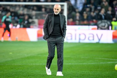 Milan Teknik Direktörü Stefano Pioli İtalya 'nın Udine şehrindeki Dacia Arena Stadyumu' nda oynanan Udinese Calcio - AC Milan (portreler arşivi) maçında 18 Mart 2023 'te oynanan İtalyan futbolu serisi Serie A karşılaşmasında ısınma sırasında portresi çekilmiştir.