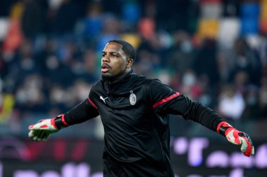 Milan 'ın Mike Maignan portresi İtalya' nın Udine şehrindeki Friuli - Dacia Arena Stadyumu 'nda oynanan Udinese Calcio vs AC Milan (portreler) maçı, 11 Aralık 2021