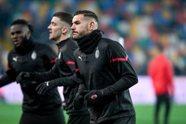 İtalya futbolu Serie A maçında Milan 'ın Theo Hernandez portresi Udinese Calcio vs AC Milan (portreler arşivi) Udine, İtalya' da Dacia Arena Stadyumu 'nda 11 Aralık 2021' de oynanmıştır.