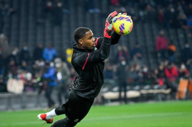 Milan 'ın Mike Maignan portresi İtalya' nın Udine şehrindeki Friuli - Dacia Arena Stadyumu 'nda oynanan Udinese Calcio vs AC Milan (portreler) maçı, 11 Aralık 2021