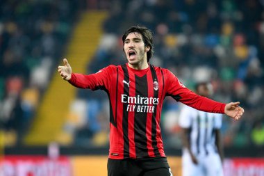 Milan 'ın Sandro Tonali portresi İtalya' nın Udine kentindeki Friuli - Dacia Arena Stadyumu 'nda oynanan Udinese Calcio vs AC Milan maçında tepki gösterdi.