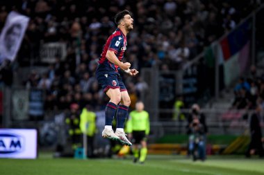 Bologna 'nın Riccardo Orsolini portresi İtalya futbol takımı Serie A maçında Bologna FC ile Juventus FC (portreler arşivi) maçını 30 Nisan 2023' de İtalya 'nın Bologna kentindeki Renato Dall' Ara stadyumunda kutluyor.