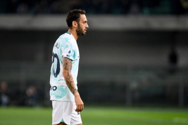 İtalyan futbolu Serie A maçında Inter 'in Hakan Calhanoğlu portresi, İtalya' nın Verona kentinde bulunan Marcantonio Bentegodi Stadyumu 'nda Hellas Verona FC - FC Internazionale (portreler arşivleri) maçı, 3 Mayıs 2023 - Fotoğraf: Ettore Griffoni