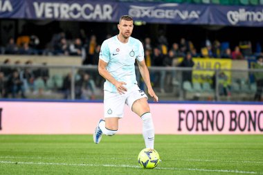Inter 's Edin Dzeko portresi İtalyan futbolu Serie A maçı sırasında İtalya' nın Verona kentinde bulunan Marcantonio Bentegodi Stadyumu 'nda Hellas Verona FC - FC Internazionale (portreler arşivi) maçında çekildi.
