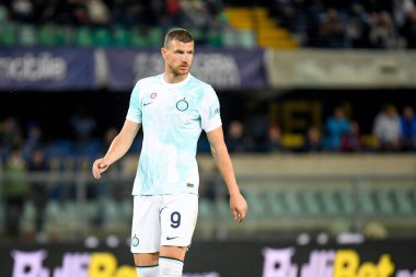 İtalya futbol takımı Serie A maçında Inter 'in Edin Dzeko portresi Hellas Verona FC vs Inter - FC Internazionale (portreler arşivi) - Verona, İtalya' da Marcantonio Bentegodi Stadyumu, 3 Mayıs 2023 - Fotoğraf: Ettore Griffoni