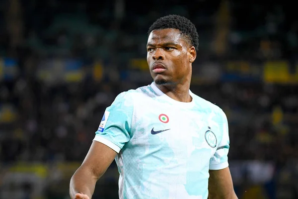 İtalya futbol takımı Serie A maçında Inter 'in Denzel Dumfries portresi Hellas Verona FC vs Inter - FC Internazionale (portreler arşivi) - Verona, İtalya' da Marcantonio Bentegodi Stadyumu, 3 Mayıs 2023 - Fotoğraf: Ettore Griffoni