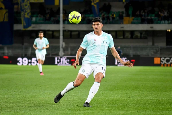 Inter 'in Raoul Bellanova portresi İtalyan futbolu Serie A maçı sırasında İtalya' nın Verona kentinde bulunan Marcantonio Bentegodi Stadyumu 'nda Hellas Verona FC - FC Internazionale (portreler arşivi) maçında çekildi.