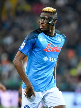 Napoli 'nin Victor Osimhen portresi İtalyan futbolu Serie A maçında Udinese Calcio ile SSC Napoli (portreler arşivi) Udine' deki Dacia Arena Stadyumu 'nda oynandı.