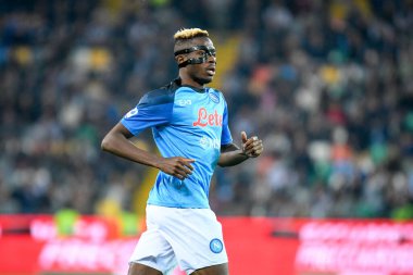 Napoli 'nin Victor Osimhen portresi İtalyan futbolu Serie A maçında Udinese Calcio ile SSC Napoli (portreler arşivi) Udine' deki Dacia Arena Stadyumu 'nda oynandı.