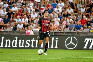 Milan 'ın Sandro Tonali portresi, İtalya' nın Vicenza kentindeki Romeo Menti stadyumunda oynanan LR Vicenza vs AC Milan (portreler arşivi) maçı sırasında eylem halindeydi.