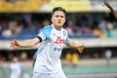 Napoli 'den Piotr Zielinski, İtalya' nın Verona kentindeki Marcantonio Bentegodi Stadyumu 'nda oynanan Hellas Verona FC - SSC Napoli maçında gol attıktan sonra, 15 Ağustos 2022 - Fotoğraf: Ettore Griffoni