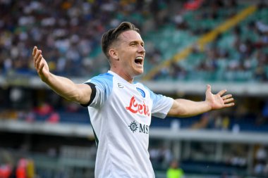 Napoli 'den Piotr Zielinski, İtalya' nın Verona kentindeki Marcantonio Bentegodi Stadyumu 'nda oynanan Hellas Verona FC - SSC Napoli maçında gol attıktan sonra, 15 Ağustos 2022 - Fotoğraf: Ettore Griffoni
